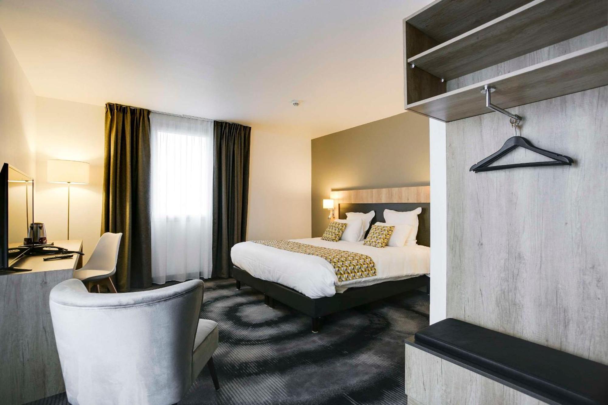 Brit Hotel Confort Лош Экстерьер фото