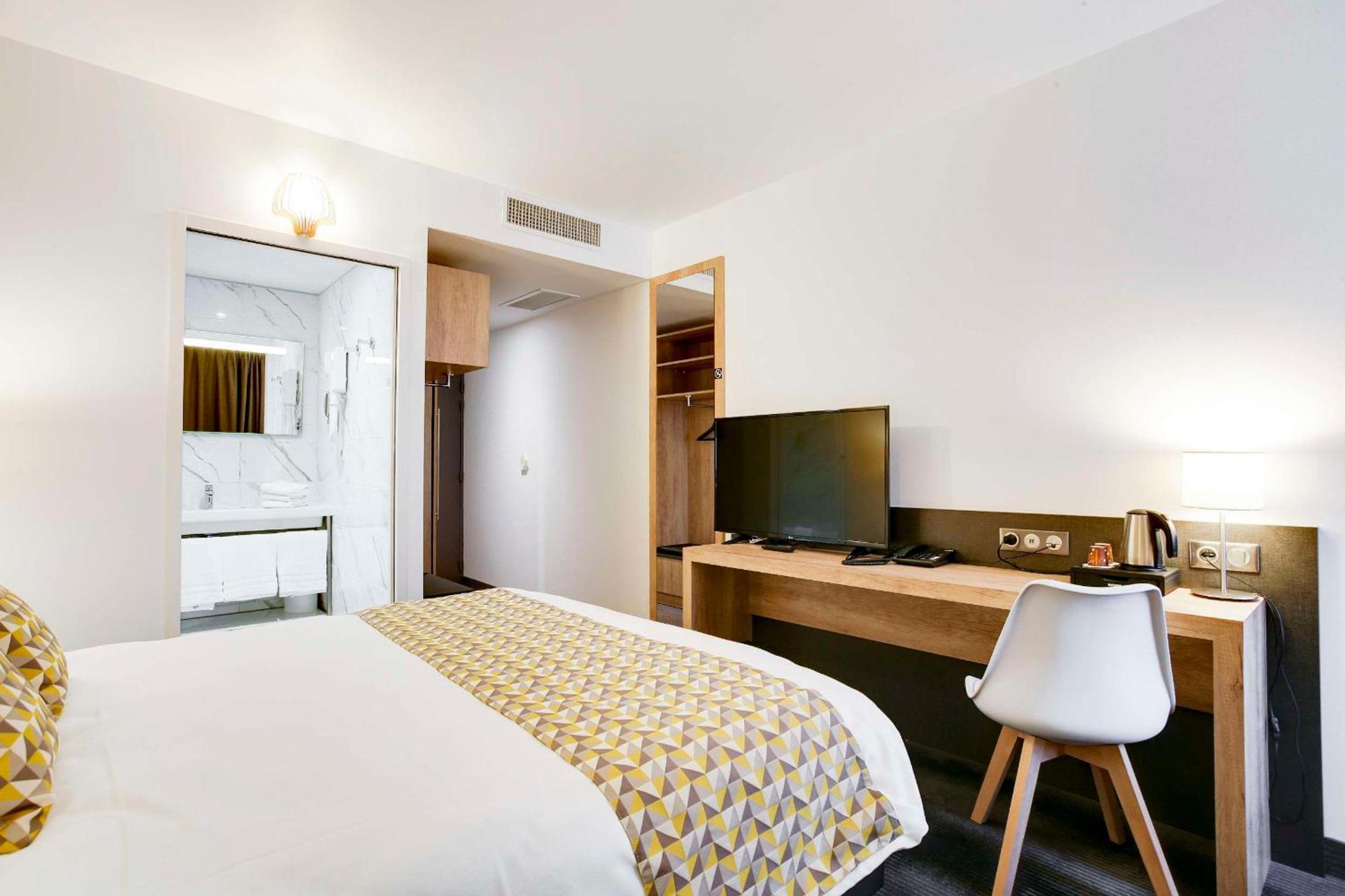 Brit Hotel Confort Лош Экстерьер фото
