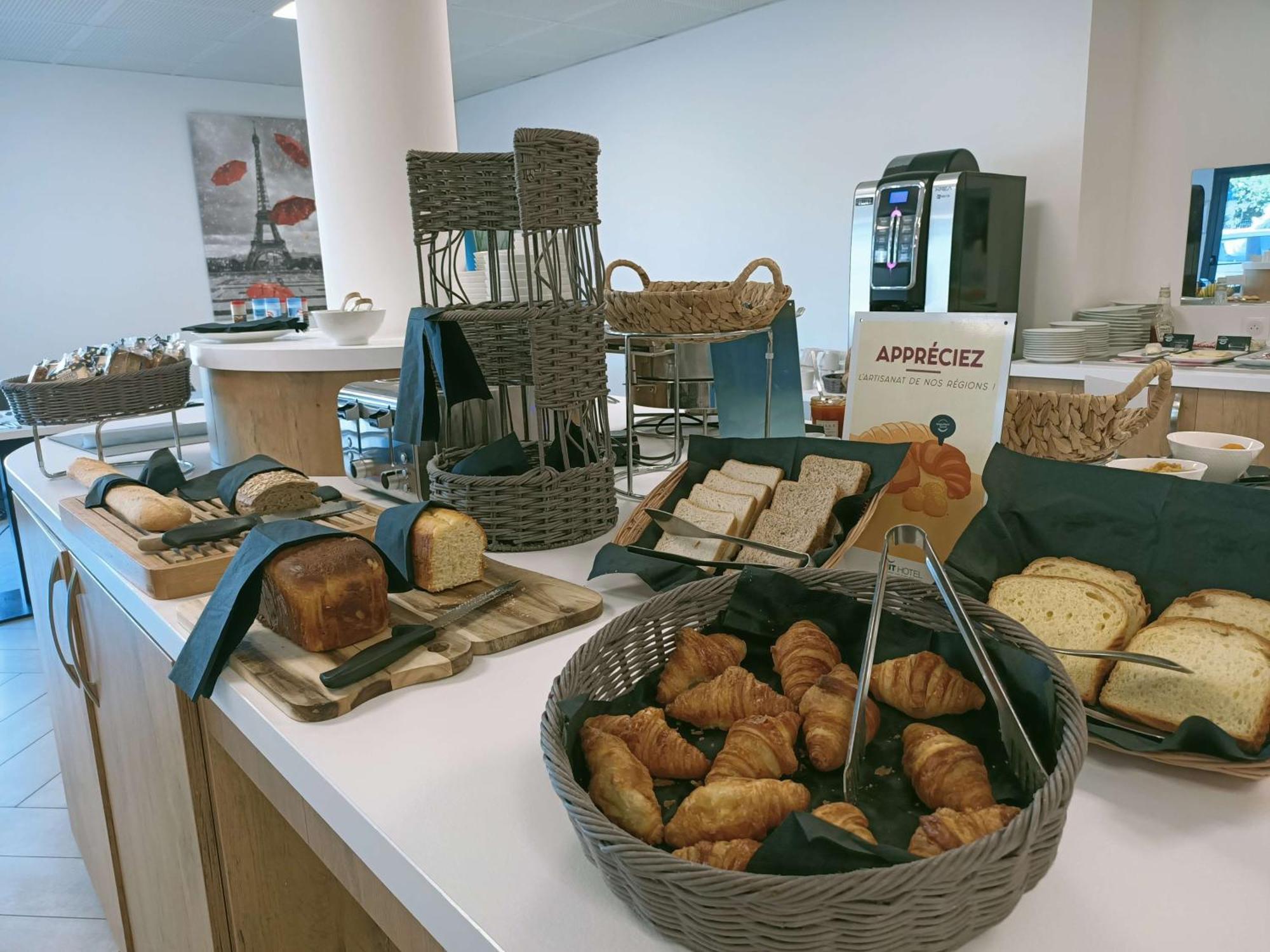 Brit Hotel Confort Лош Экстерьер фото
