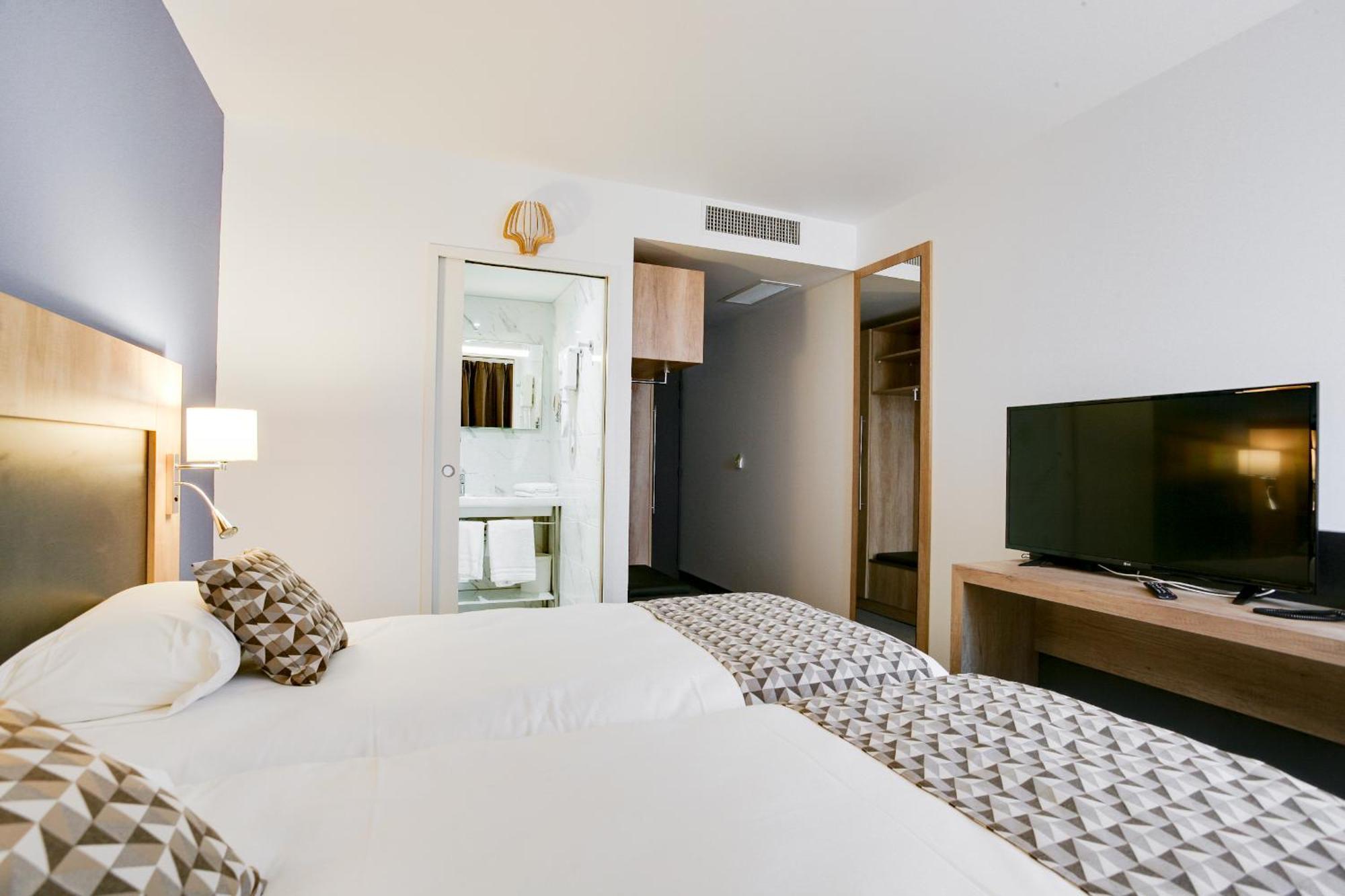 Brit Hotel Confort Лош Экстерьер фото