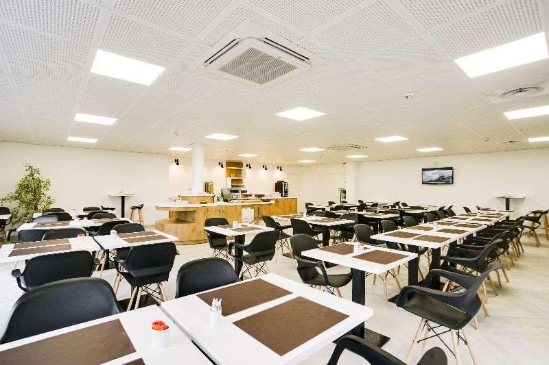 Brit Hotel Confort Лош Ресторан фото